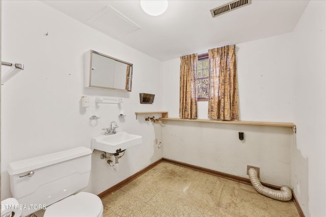 104 Windgate Rd, Oak Ridge, TN 37830