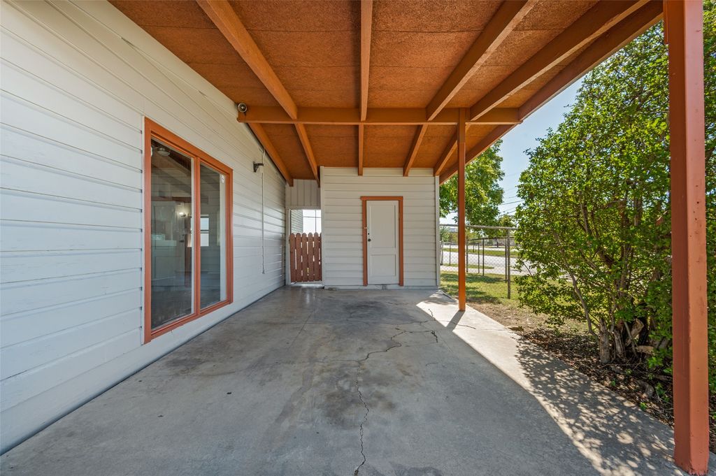 2686 Roger Williams Drive, Irving, TX 75061 — photo 2