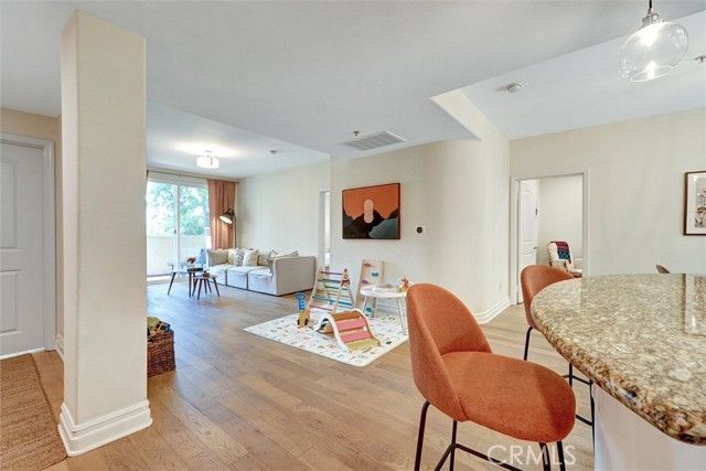 13935 Burbank Boulevard 105, Van Nuys (los Angeles), CA 91401