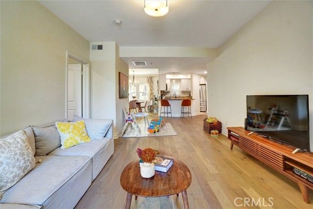 13935 Burbank Boulevard 105, Van Nuys (los Angeles), CA 91401