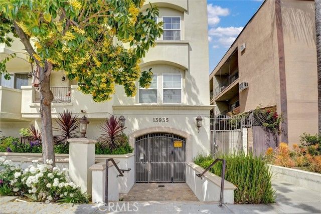 13935 Burbank Boulevard 105, Van Nuys (los Angeles), CA 91401