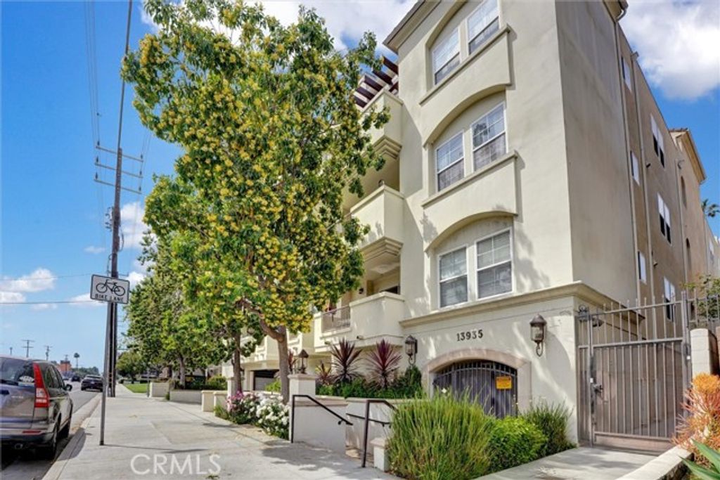 13935 Burbank Boulevard 105, Van Nuys (los Angeles), CA 91401
