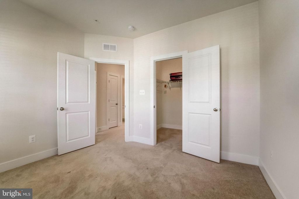 Image 14 of property listing at 8382 AMBER BEACON CIR, Millersville, MD 21108