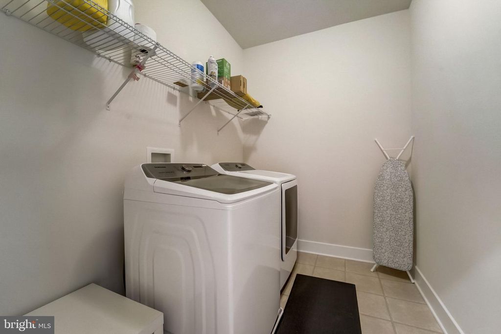 Image 15 of property listing at 8382 AMBER BEACON CIR, Millersville, MD 21108