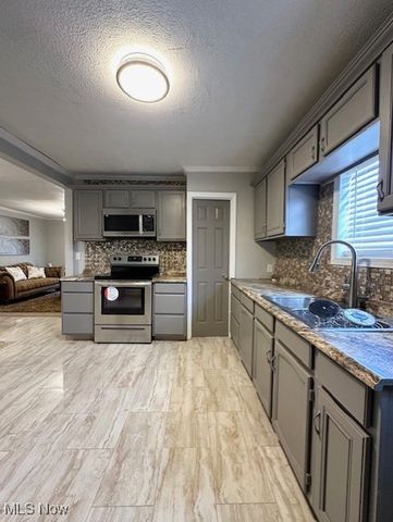 216 E 33rd Street, Lorain, OH 44055