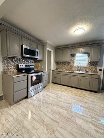 216 E 33rd Street, Lorain, OH 44055