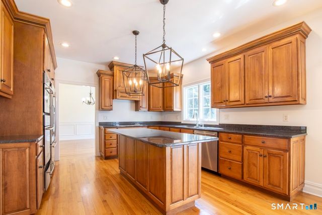 24 Plum Tree Lane, Trumbull, CT 06611