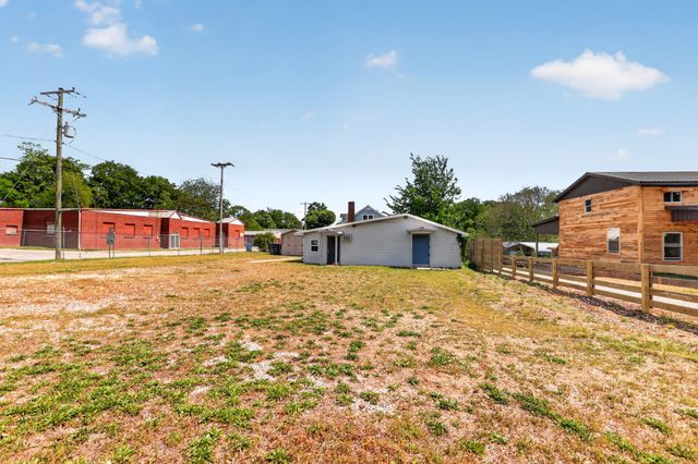 201 S Main St, Mount Pleasant, TN 38474