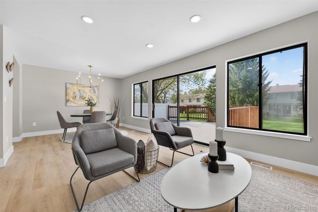 22747 Cranbrooke Drive, Novi, MI 48375