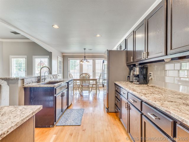 9940 E 119th Place S, Bixby, OK 74008