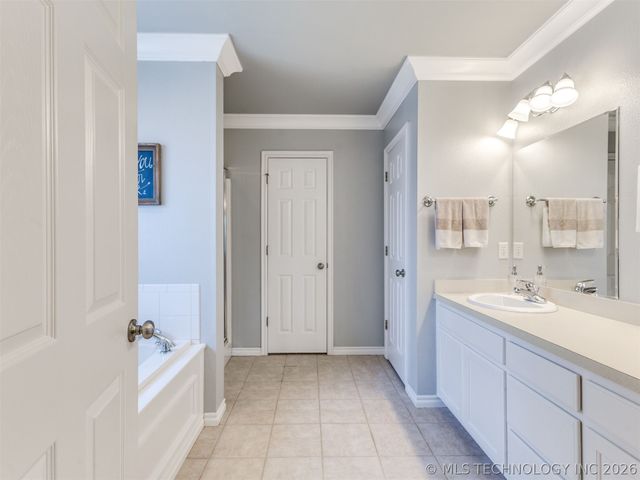 9940 E 119th Place S, Bixby, OK 74008