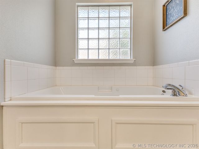 9940 E 119th Place S, Bixby, OK 74008