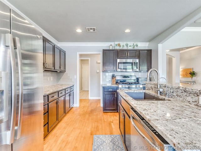 9940 E 119th Place S, Bixby, OK 74008
