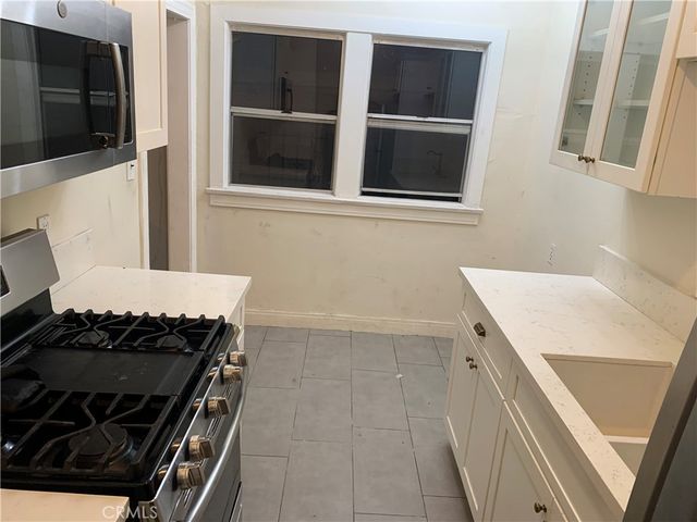 1145 S New Hampshire 5, Los Angeles, CA 90006
