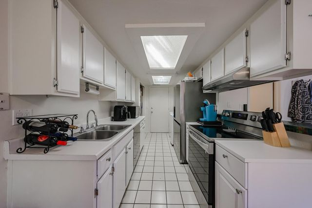 10410 N 7th Place Unit 2, Phoenix, AZ 85020