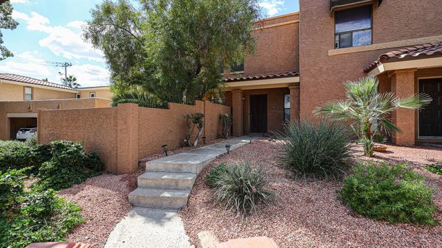 10410 N 7th Place Unit 2, Phoenix, AZ 85020