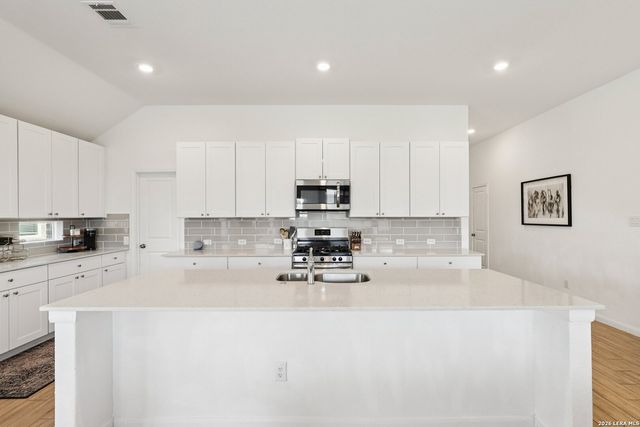 8908 LUCIANO RDG, Seguin, TX 78155