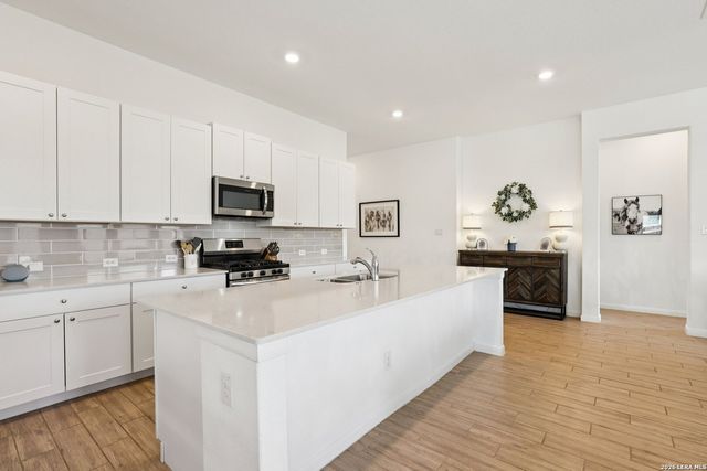 8908 LUCIANO RDG, Seguin, TX 78155