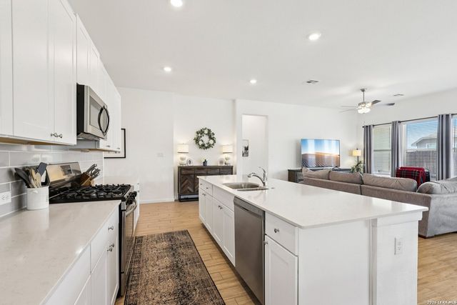 8908 LUCIANO RDG, Seguin, TX 78155