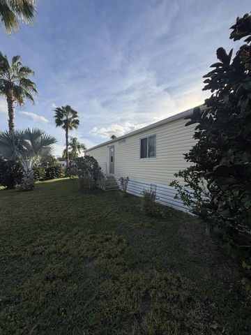 70 SE Spanish Way Way, Port St Lucie, FL 34952