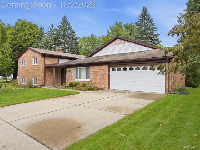 1721 Stratford Street, Sylvan Lake, MI 48320
