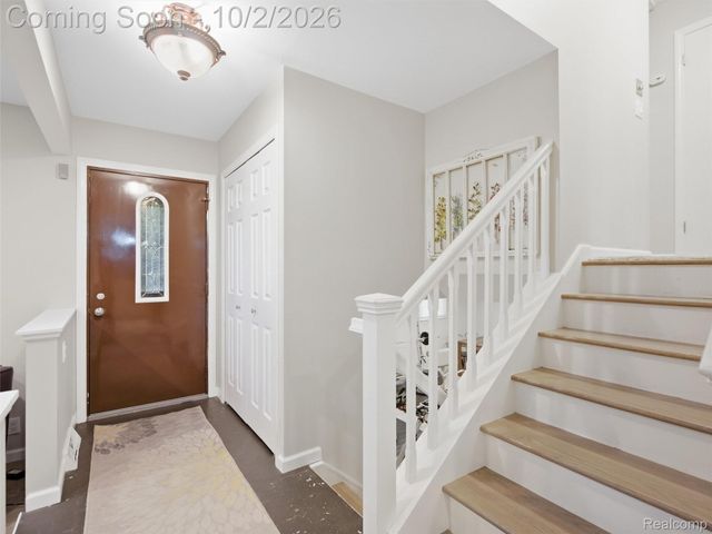 1721 Stratford Street, Sylvan Lake, MI 48320
