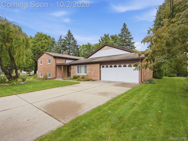 1721 Stratford Street, Sylvan Lake, MI 48320