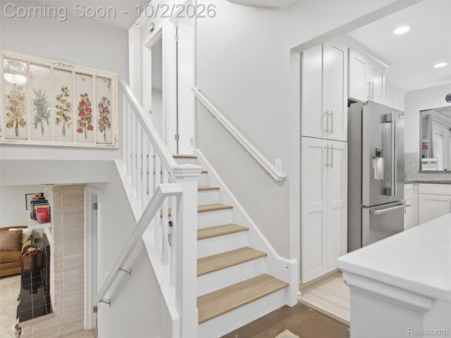 1721 Stratford Street, Sylvan Lake, MI 48320