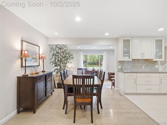 1721 Stratford Street, Sylvan Lake, MI 48320