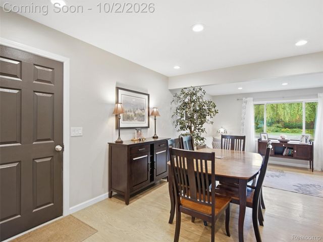 1721 Stratford Street, Sylvan Lake, MI 48320