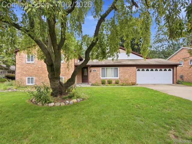 1721 Stratford Street, Sylvan Lake, MI 48320