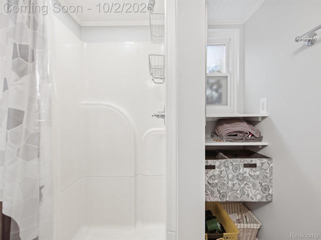 1721 Stratford Street, Sylvan Lake, MI 48320