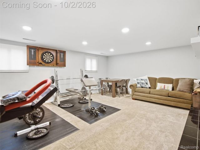 1721 Stratford Street, Sylvan Lake, MI 48320