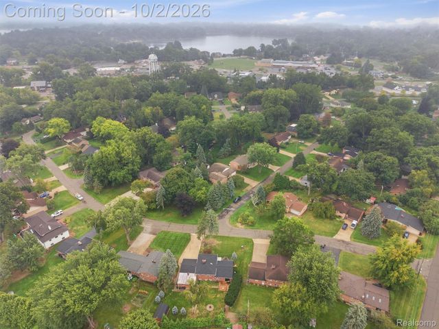 1721 Stratford Street, Sylvan Lake, MI 48320