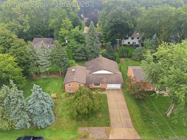 1721 Stratford Street, Sylvan Lake, MI 48320