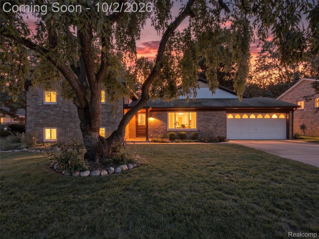 1721 Stratford Street, Sylvan Lake, MI 48320