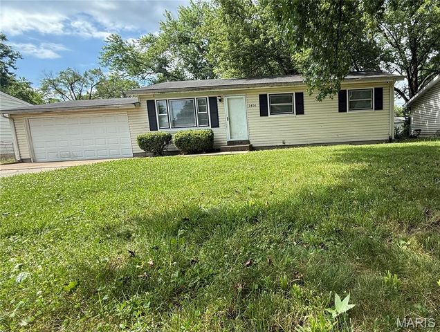 1456 Fairmeadows Lane, St Louis, MO 63138