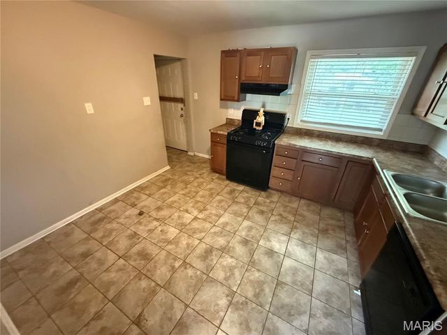 1456 Fairmeadows Lane, St Louis, MO 63138