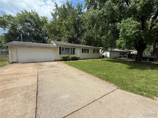 1456 Fairmeadows Lane, St Louis, MO 63138