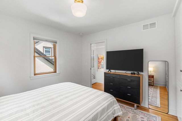 621 Cedar Lake Road S, Minneapolis, MN 55405