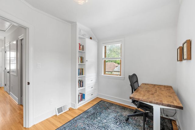621 Cedar Lake Road S, Minneapolis, MN 55405