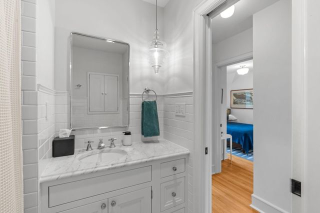 621 Cedar Lake Road S, Minneapolis, MN 55405