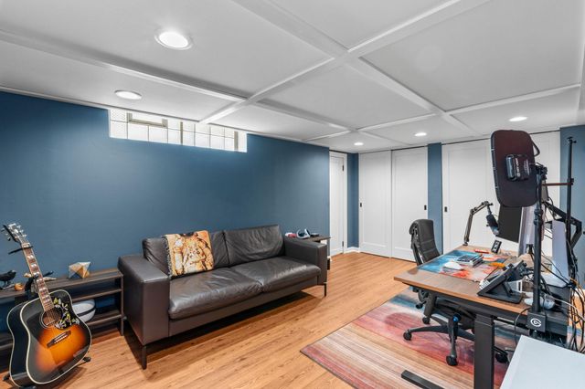 621 Cedar Lake Road S, Minneapolis, MN 55405