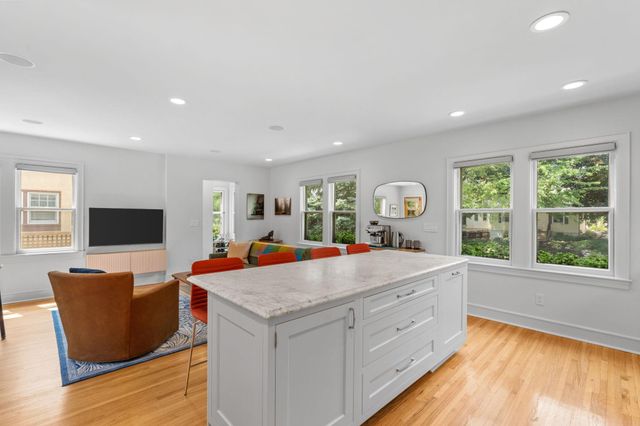621 Cedar Lake Road S, Minneapolis, MN 55405