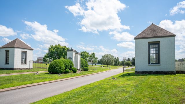 109 Ridgeview Drive, Shelbyville, TN 37160