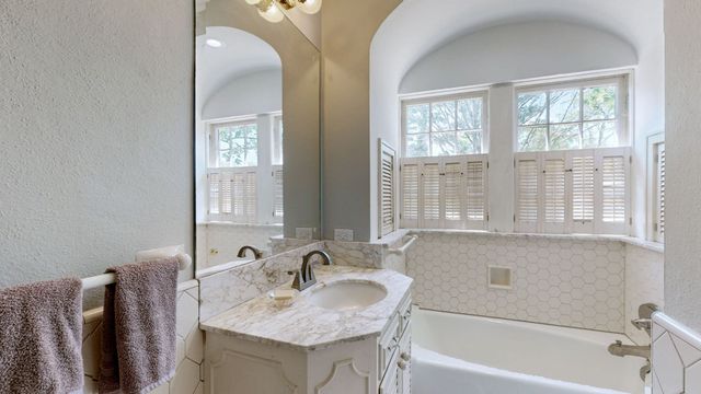 1007 Poplar Street, Murray, KY 42071