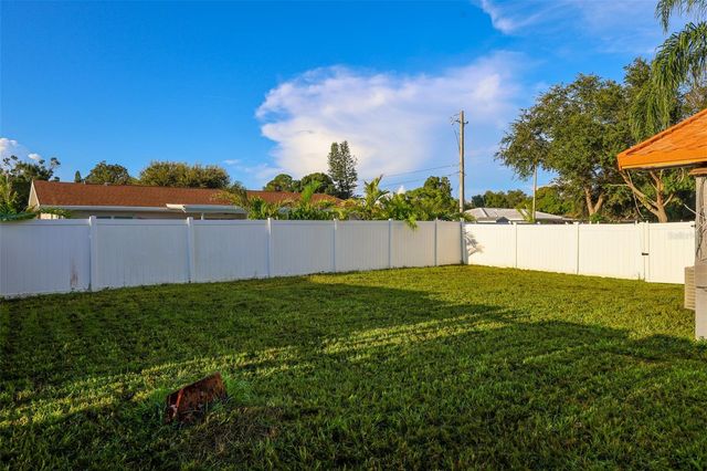 1423 MAPLE STREET SW, Largo, FL 33770