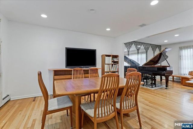 9 Arthur Terrace, Livingston, NJ 07039