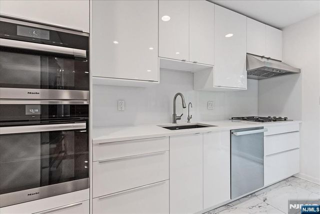 9 Arthur Terrace, Livingston, NJ 07039