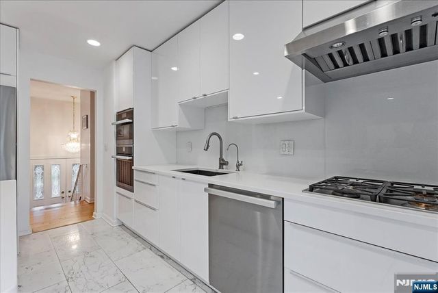 9 Arthur Terrace, Livingston, NJ 07039